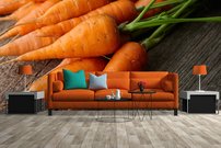 fototapeta na stenu cerstvo umyta mrkva na starom dreve 2