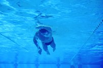 Plávajúci muž interier - 4
